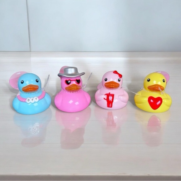 Target Bullseye Playground Valentines Day Ducks Set of 4 - Picture 1 of 4